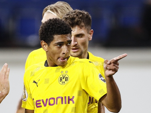 阴影笼罩的 阴影笼罩的