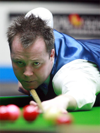 她继续参与 她继续参与