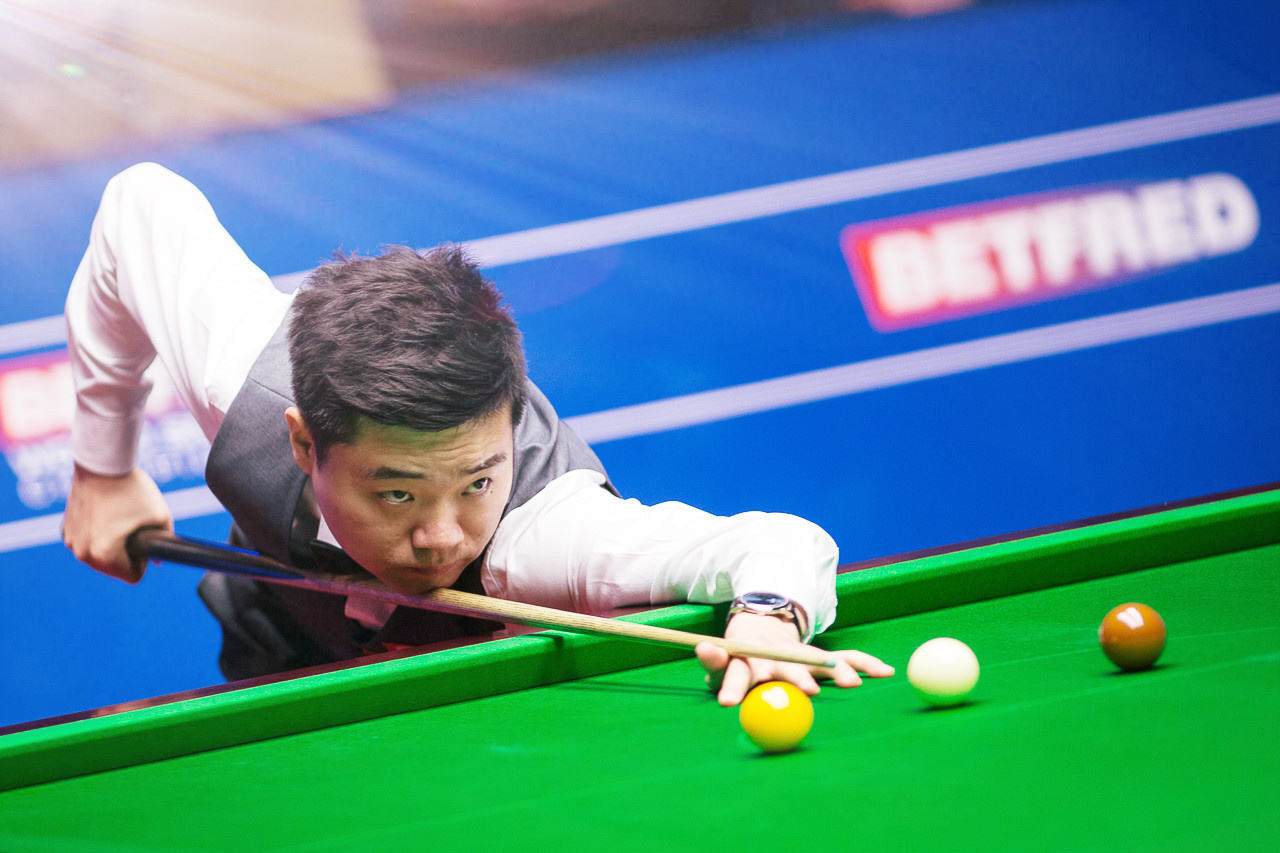 一个抛出梗 一个抛出梗